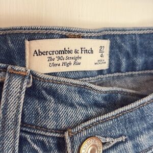 Abercrombie& Fitch 1990's Ultra High Rise w Crossover zipper! Comfy, cool jeans